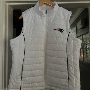 Women’s New England Patriots puffer vest NWT.